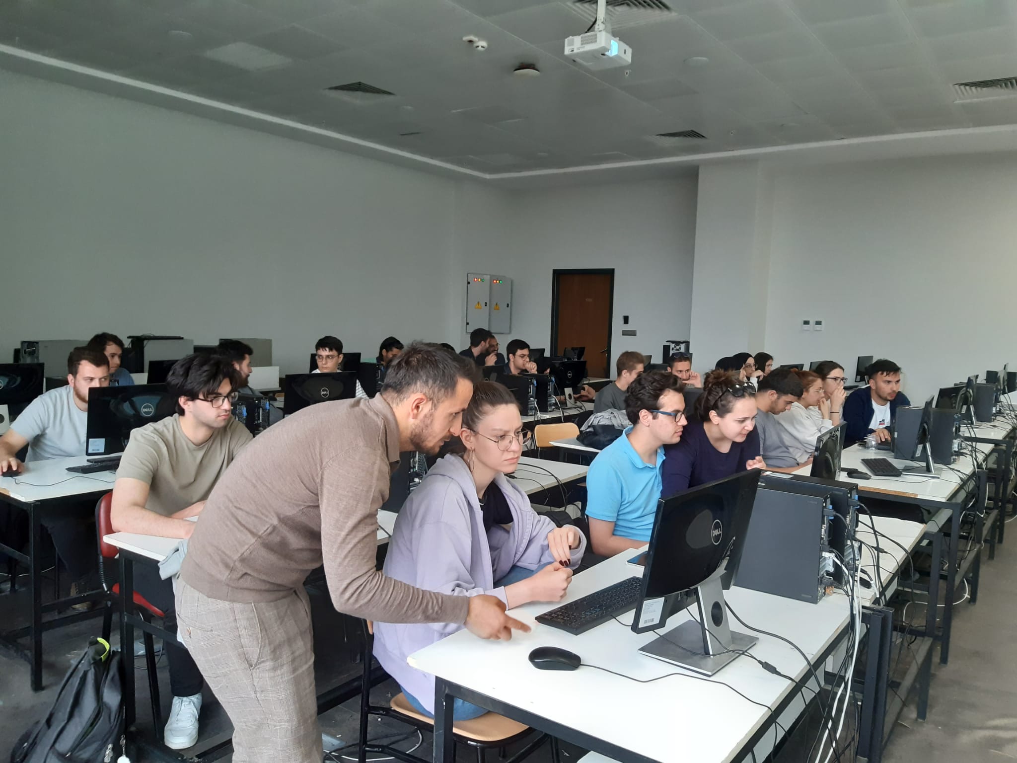 cad_cam_egitimi_23_05_2024_03.jpg (241 KB)